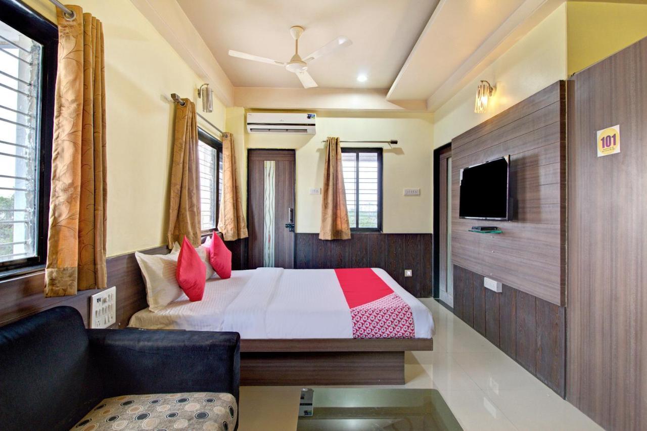 Отель Oyo Slp013 Savan And Sapna Lodging Солапур Экстерьер фото